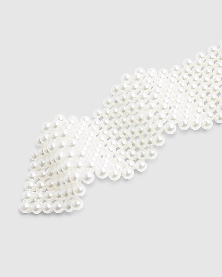 White faux pearl tie necklace