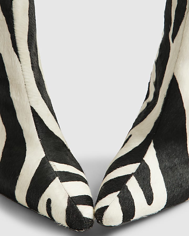 Black Point Toe Leather Zebra High Leg Boots