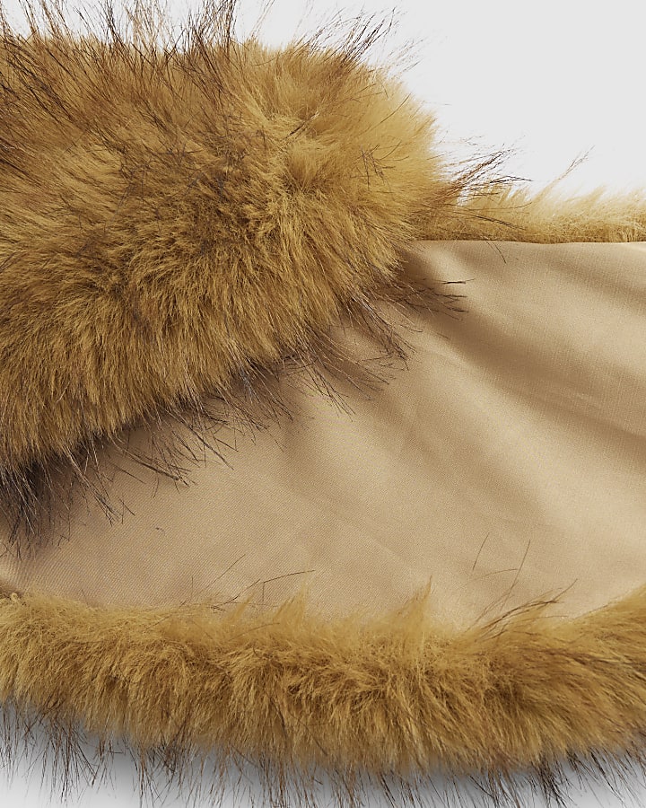 Brown Faux Fur Scarf With Broach detail