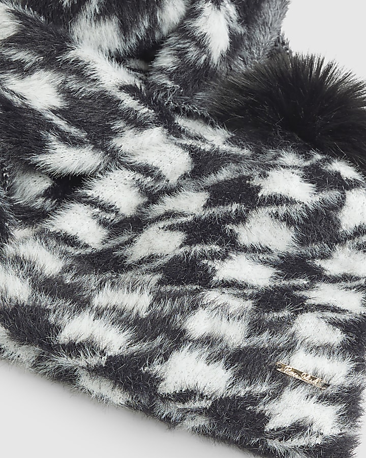 Black Dogtooth Print Hat and Scarf Set