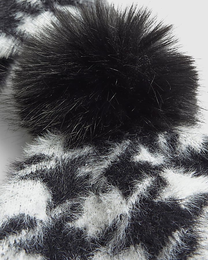 Black Dogtooth Print Hat and Scarf Set