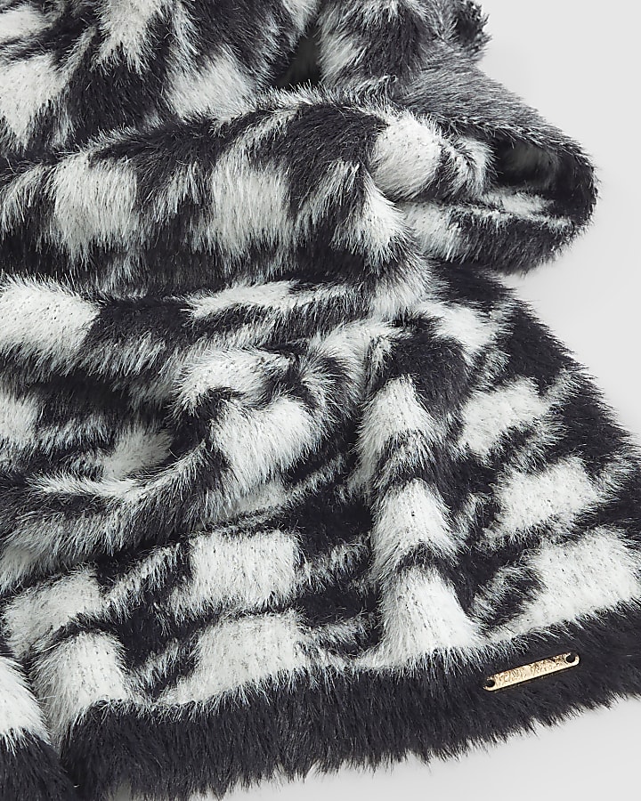 Black Dogtooth Print Hat and Scarf Set