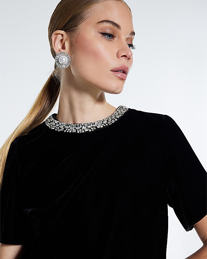 Black Velvet Embellished Collar T-shirt