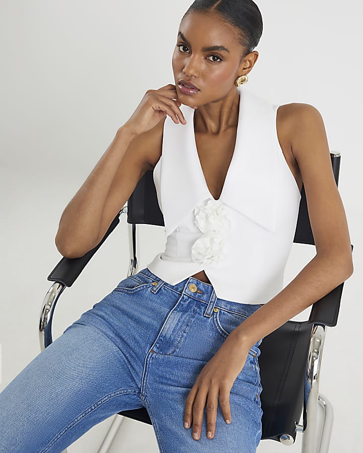 White Sleeveless Collared Corsage Top