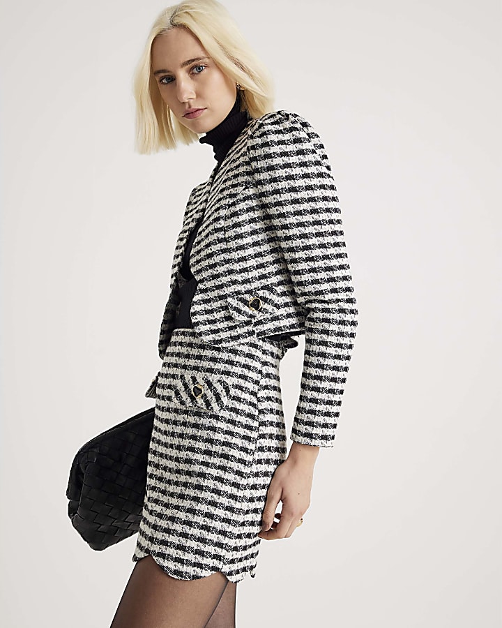 Black Boucle Check Print Scallop Trim Jacket