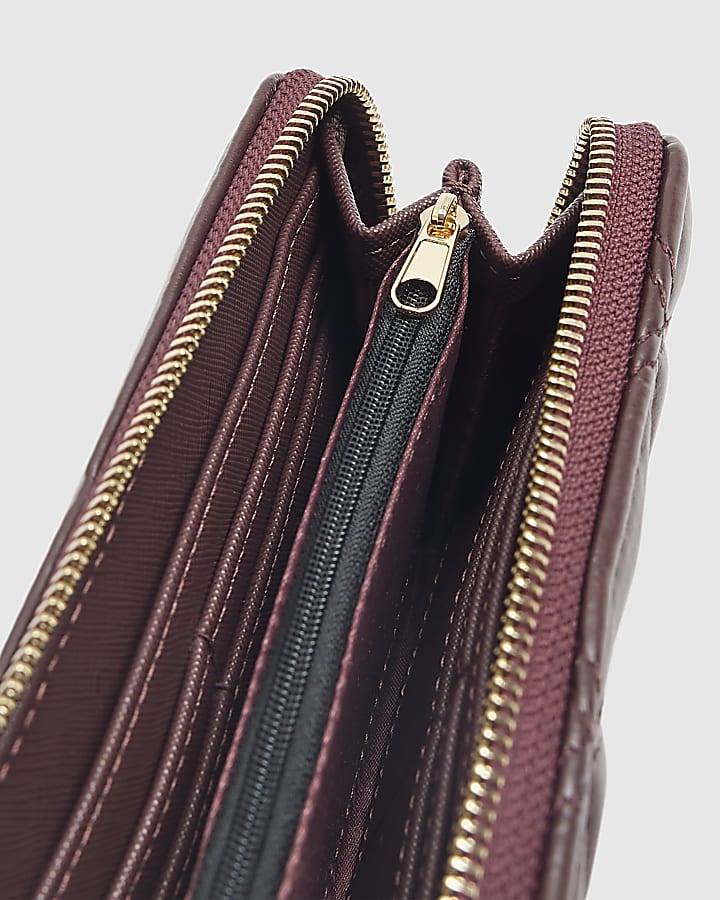 Red RR Quilted Tassel Zip Around Purse