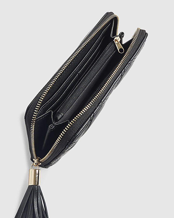 Black RR Quilted Tassel Zip Around Purse