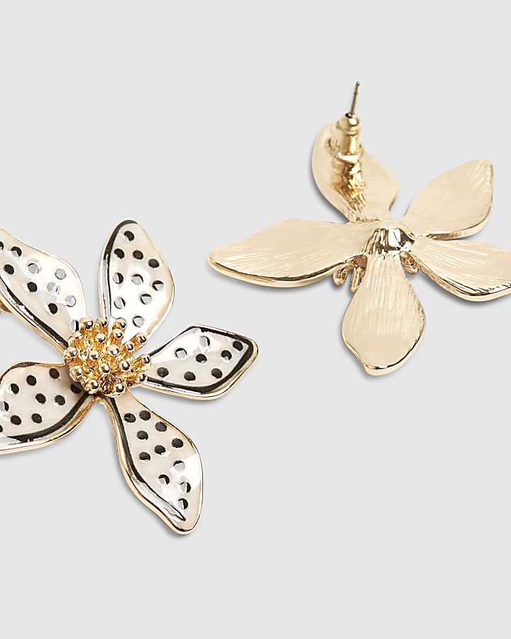 White Polka Dot Flower Stud Earrings