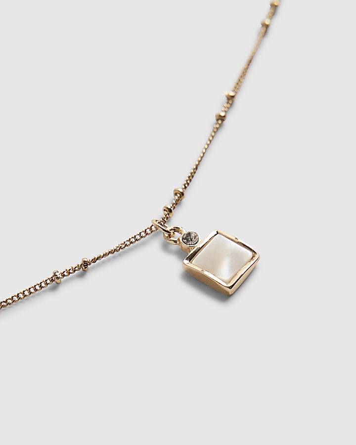 Gold Layer Cream Pendant Necklace