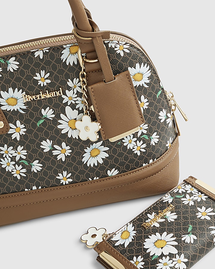 Brown Monogram Daisy Tote Bag Bundle