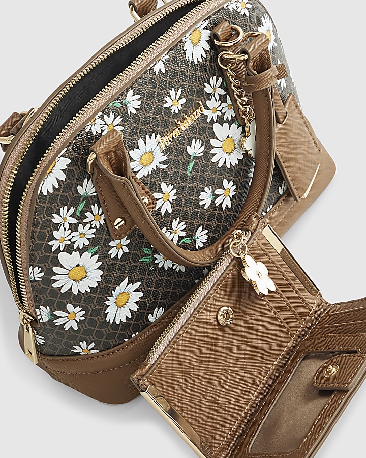Brown Monogram Daisy Tote Bag Bundle