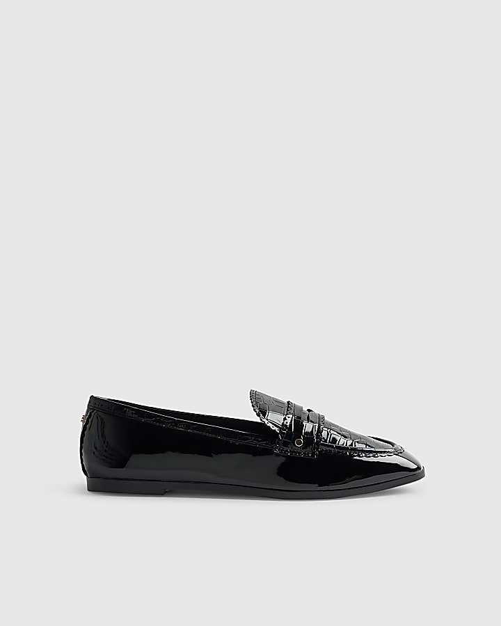 Black Scallop Edge Patent Loafers