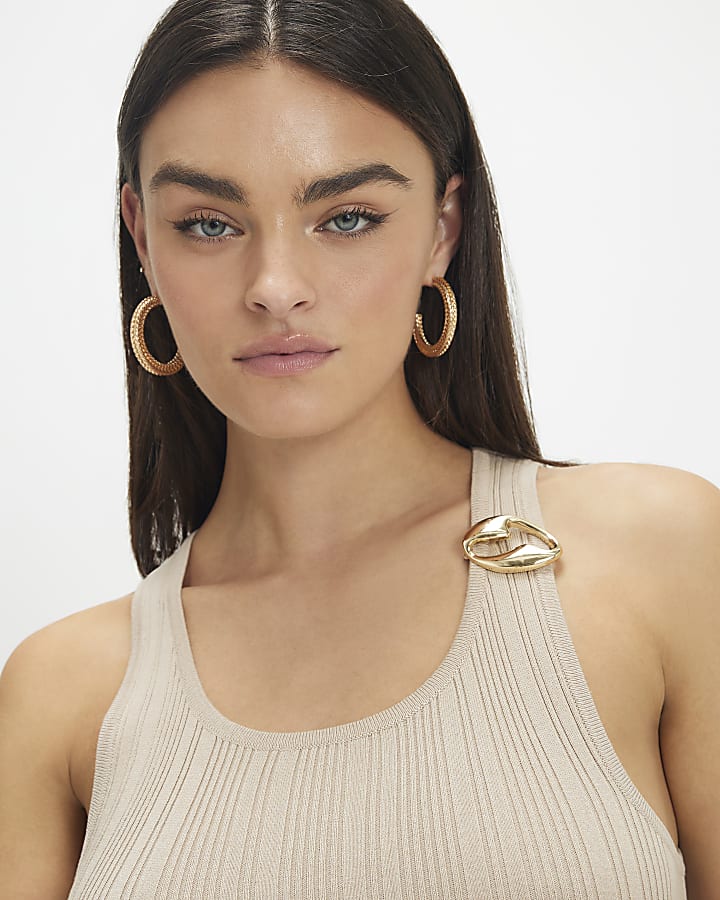 Beige Buckle Knitted Vest