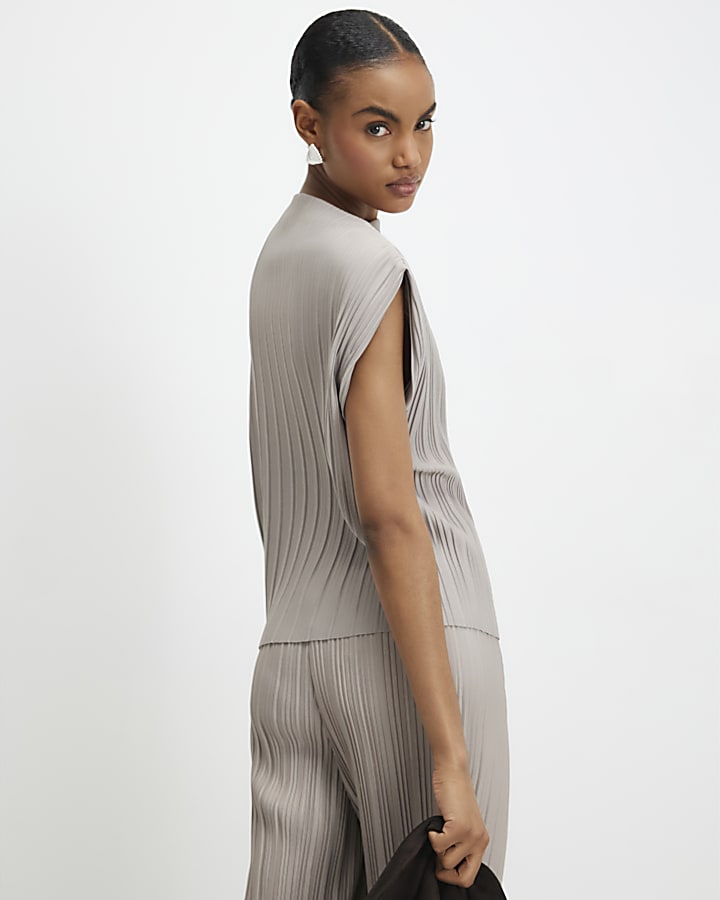 Grey Plisse Sleeveless Asymmetric Hem Top