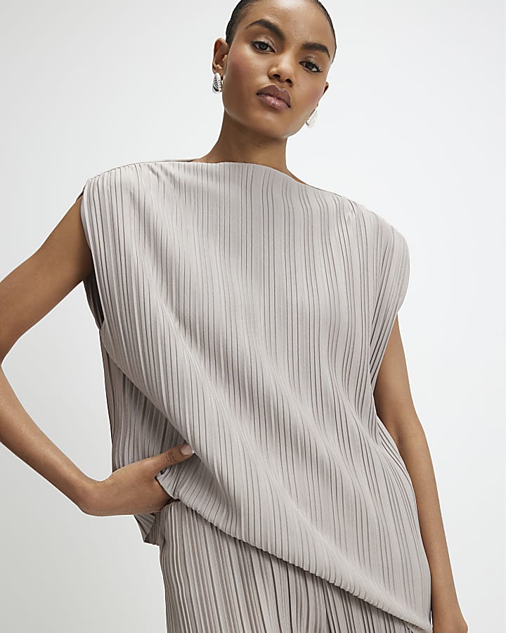 Grey Plisse Sleeveless Asymmetric Hem Top