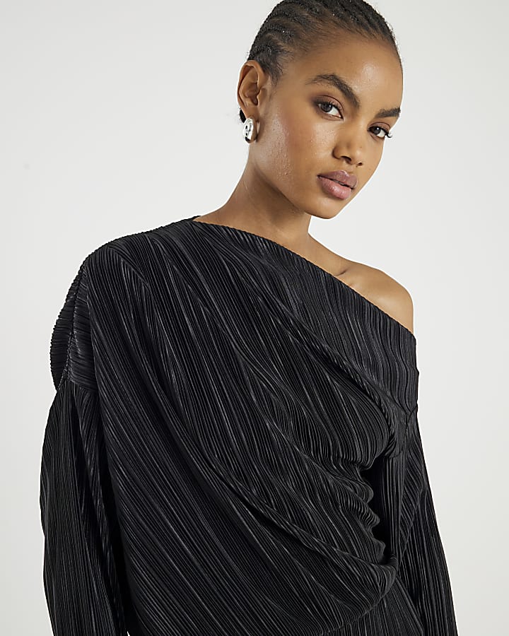 Black Plisse Long Sleeve Midi Dress