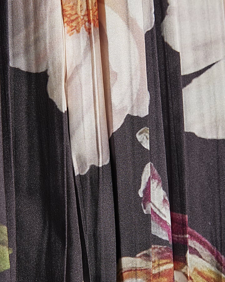 Black Floral Pleated Long Sleeve Top