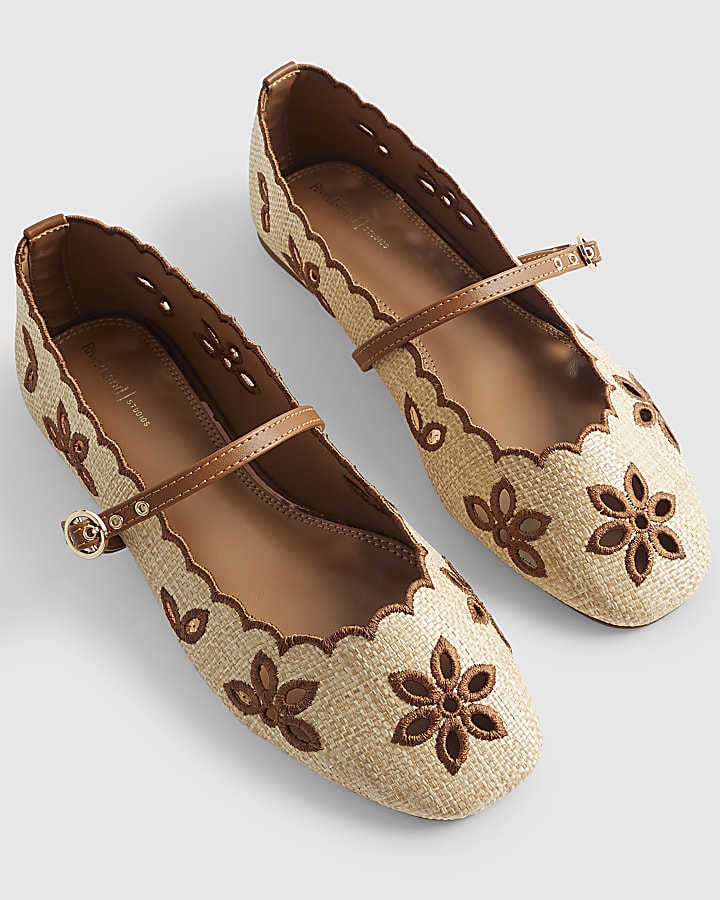 Cream Scallop Edge Broderie Ballet Pumps