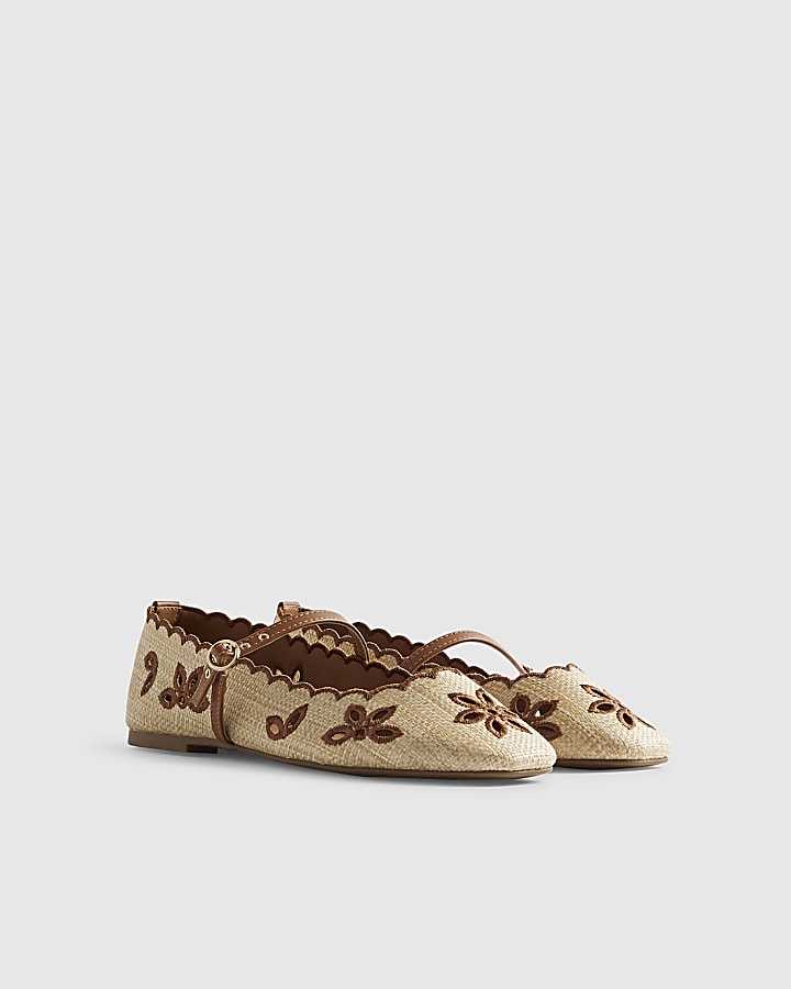 Cream Scallop Edge Broderie Ballet Pumps