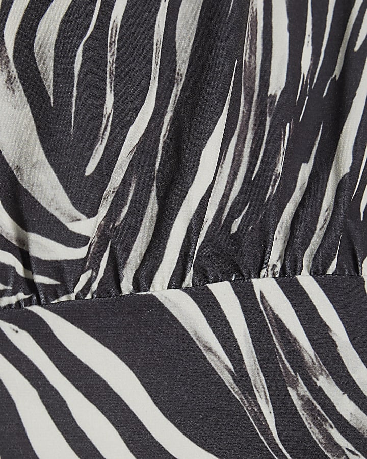 Black Animal Print Ruched Short Sleeve Top