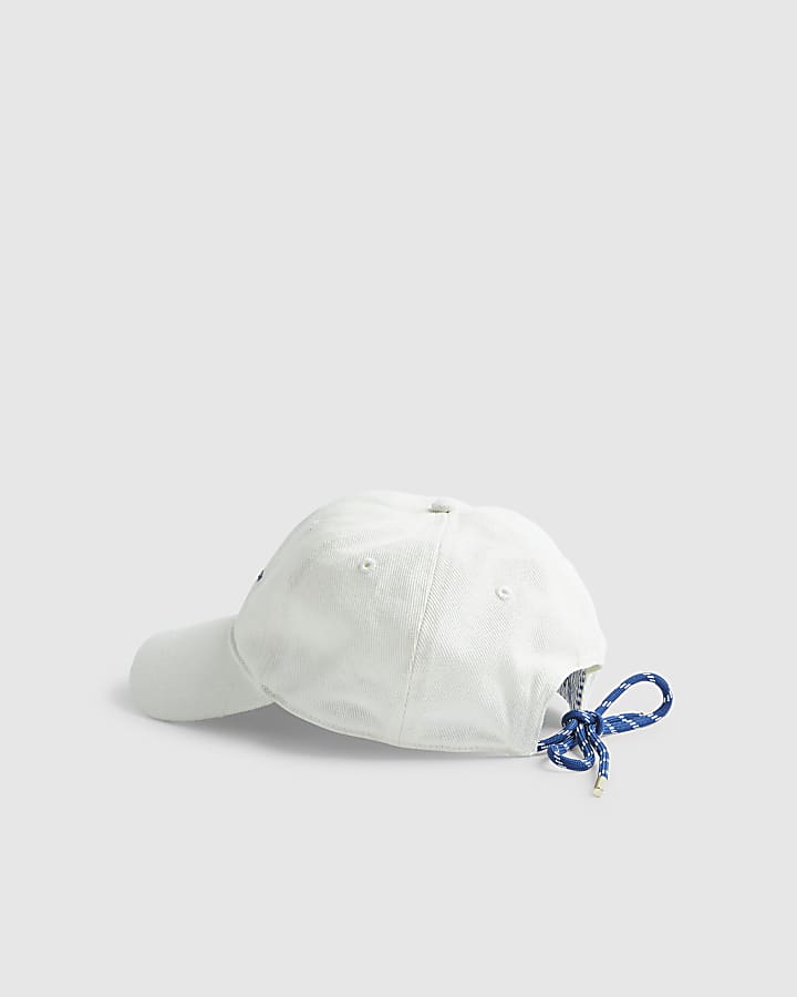 White no crying on the yacht cap
