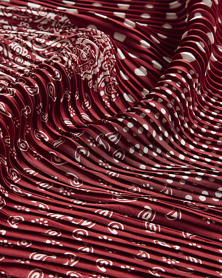 Red Plisse Paisley Print Neck Scarf