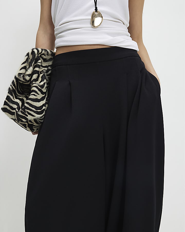 Petite Black Pleated Balloon Leg Trousers