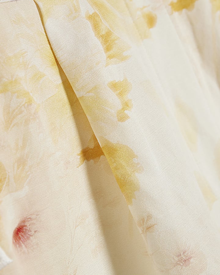 Cream Linen Blend Floral Scallop Trim Shorts