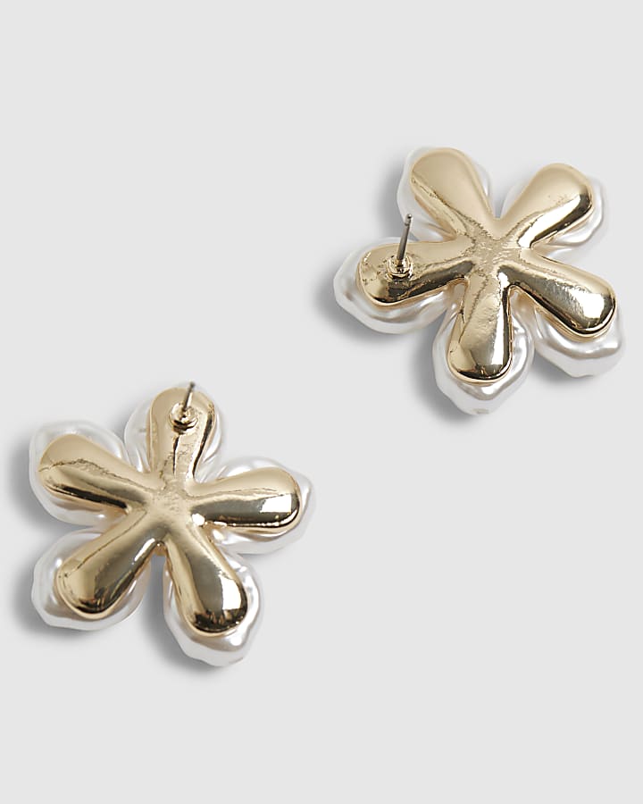 White Faux Pearl Flower Stud Earrings