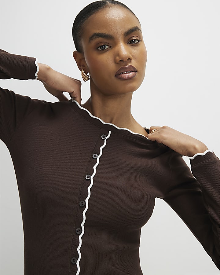 Brown Long Sleeve Scallop Trim Ribbed Top