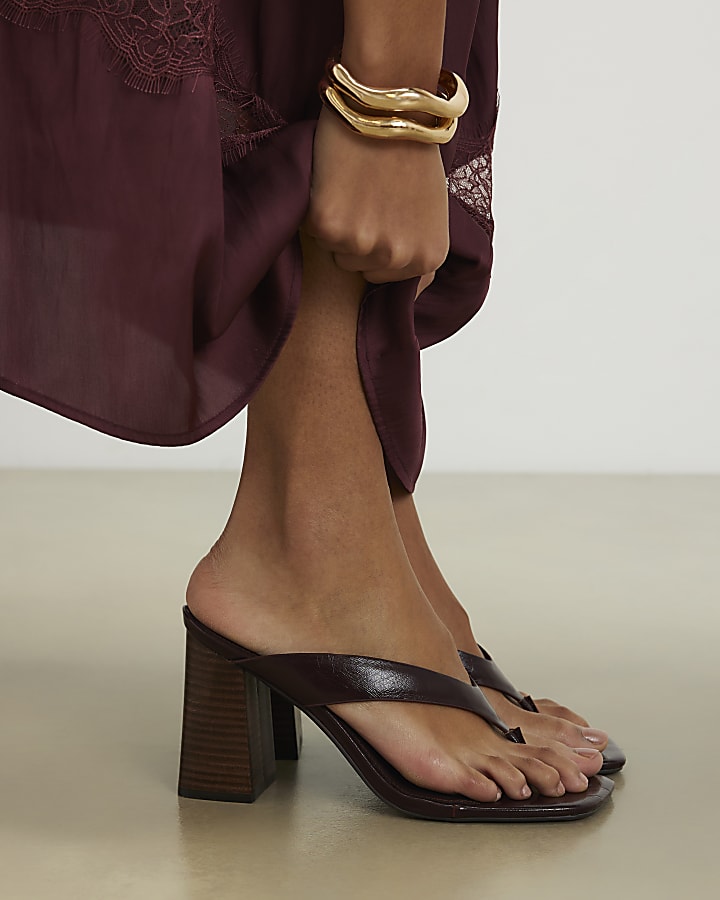 Red Faux Suede Toe Thong Heeled Sandals