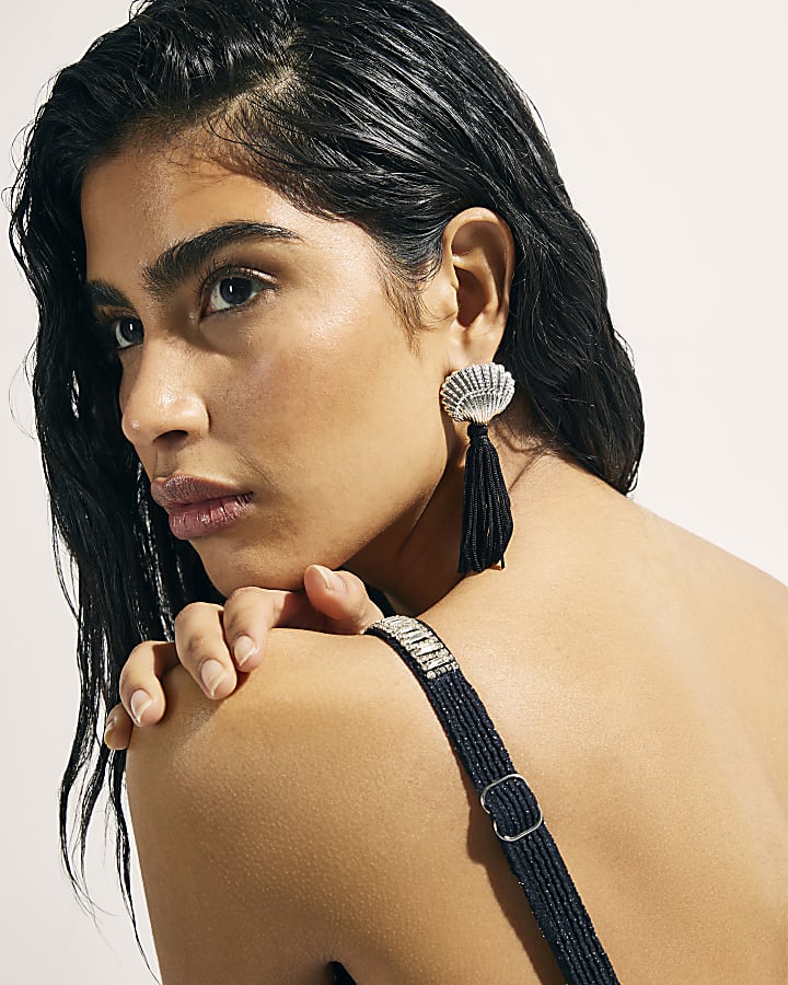 Black Shell Tassel Earrings