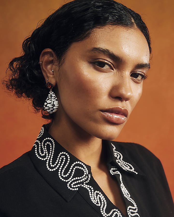 Black Shell Stone Drop Earrings