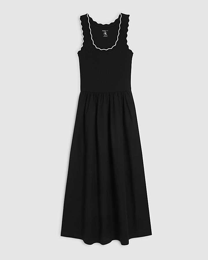 Black Sleeveless Scallop Trim Maxi Dress