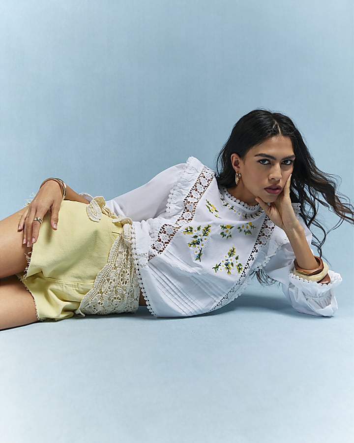 White Daisy Embroidered Frill Blouse