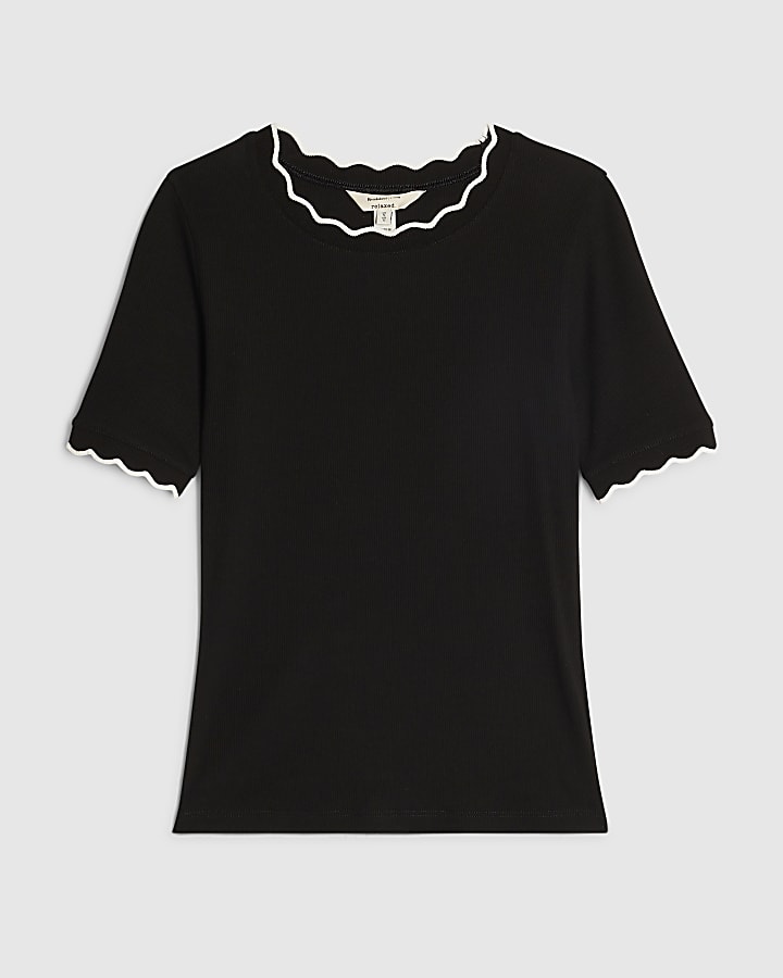 Black Scallop Trim Fitted T-Shirt