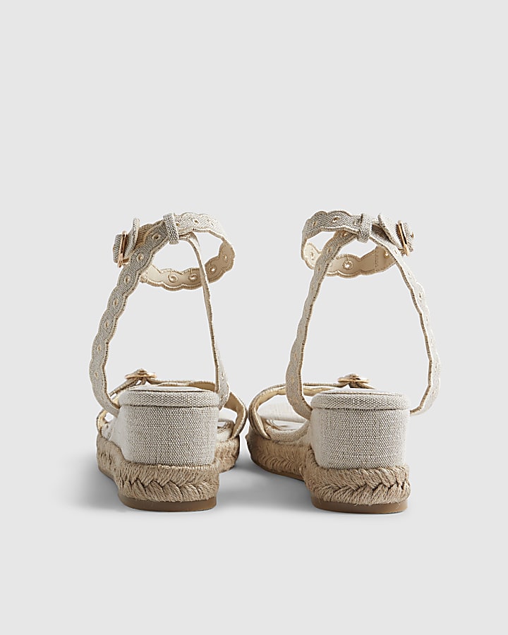Beige Scallop Trim Wedges
