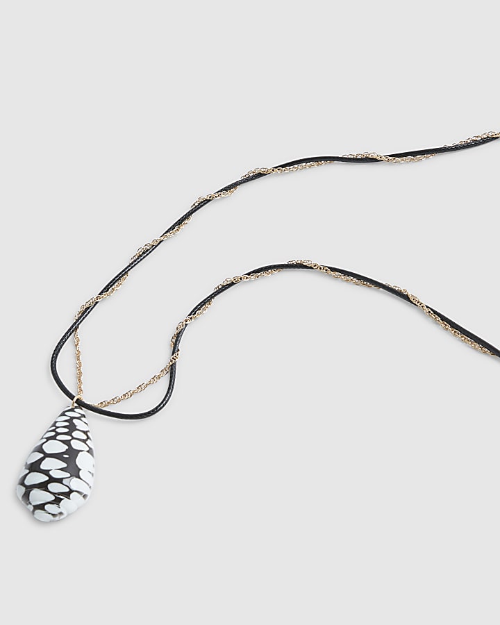 Black Long Shell Pendant Necklace
