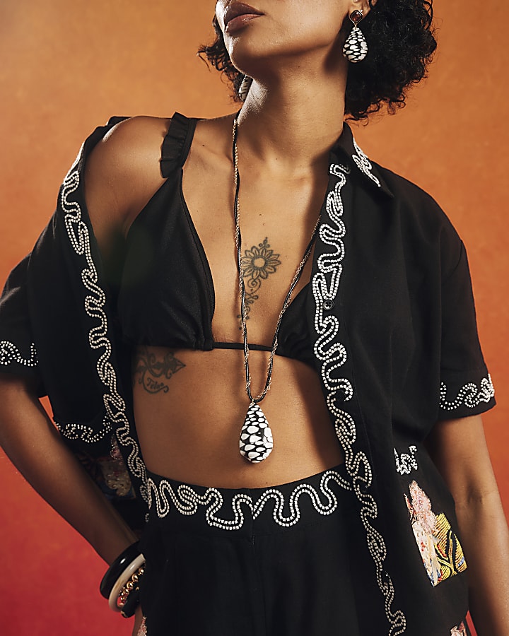 Black Long Shell Pendant Necklace