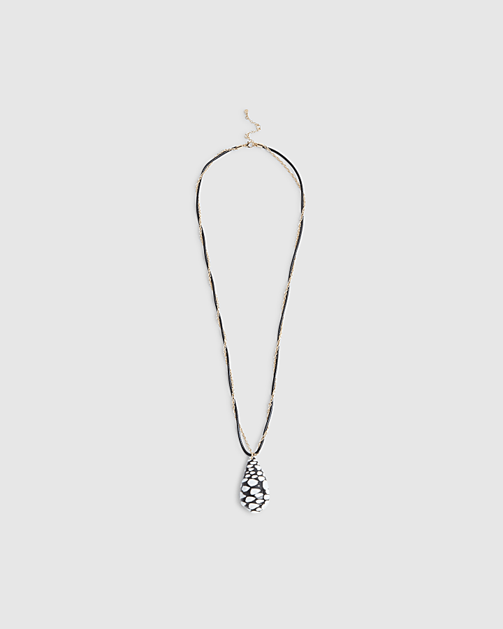 Black Long Shell Pendant Necklace