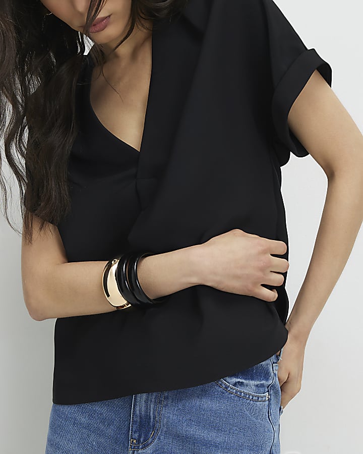 Black Notch Neck Short Sleeve Top
