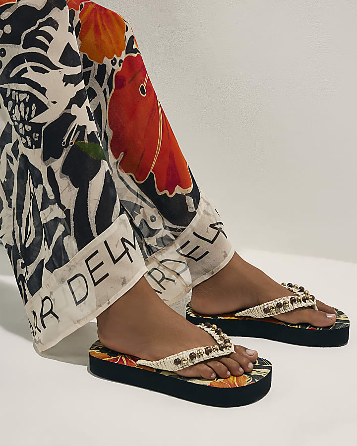 Cream Beaded Toe Thong Sandals