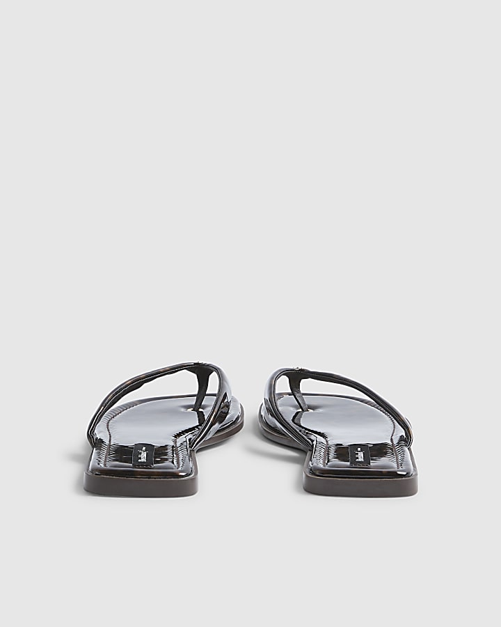 Brown Patent Tortoiseshell Toe Thong Sandals