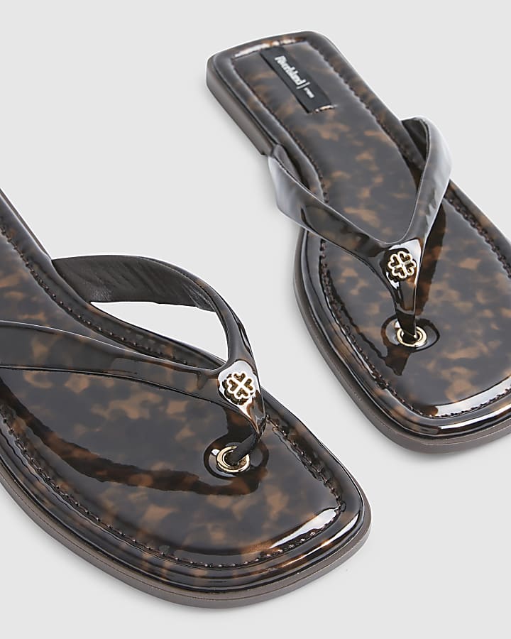 Brown Patent Tortoiseshell Toe Thong Sandals
