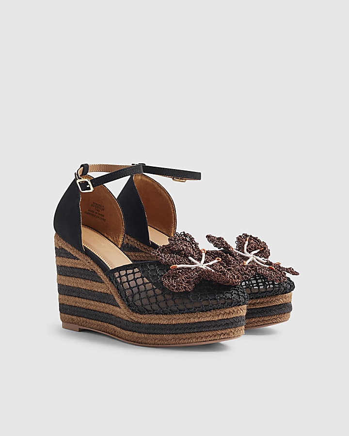 Black Closed Toe Flower Wedges