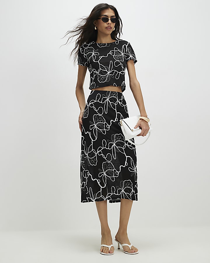 Black Short Sleeve Embroidered T-Shirt