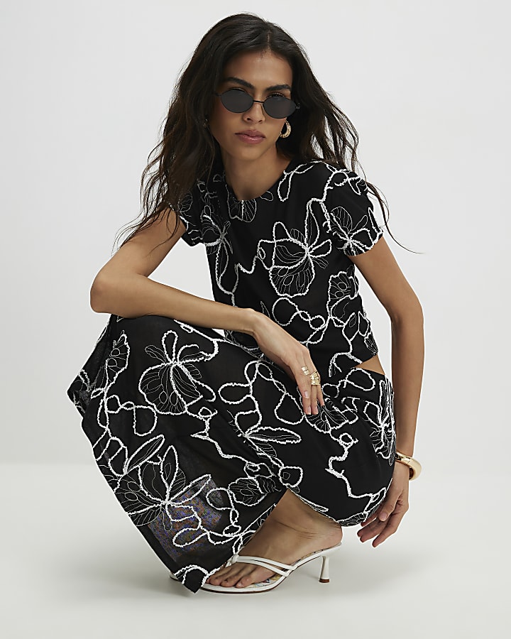 Black Short Sleeve Embroidered T-Shirt