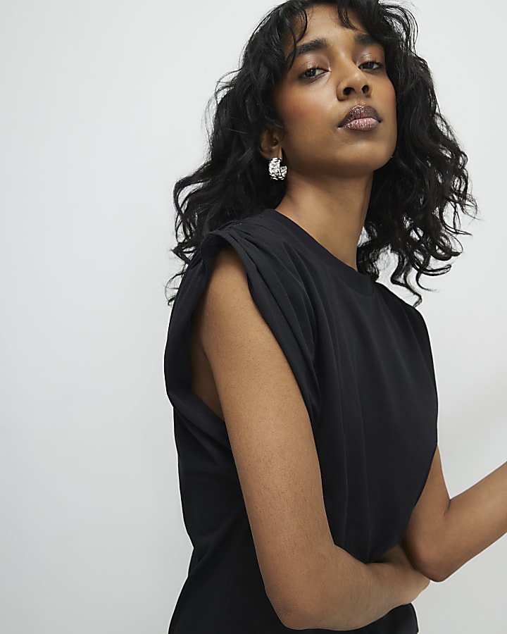 Black Short Sleeve Ruched Shoulder T-shirt