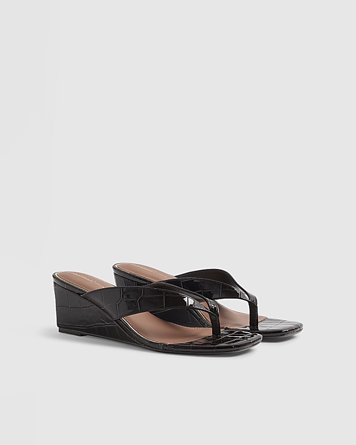 Brown Weave Toe Thong Croc Wedges
