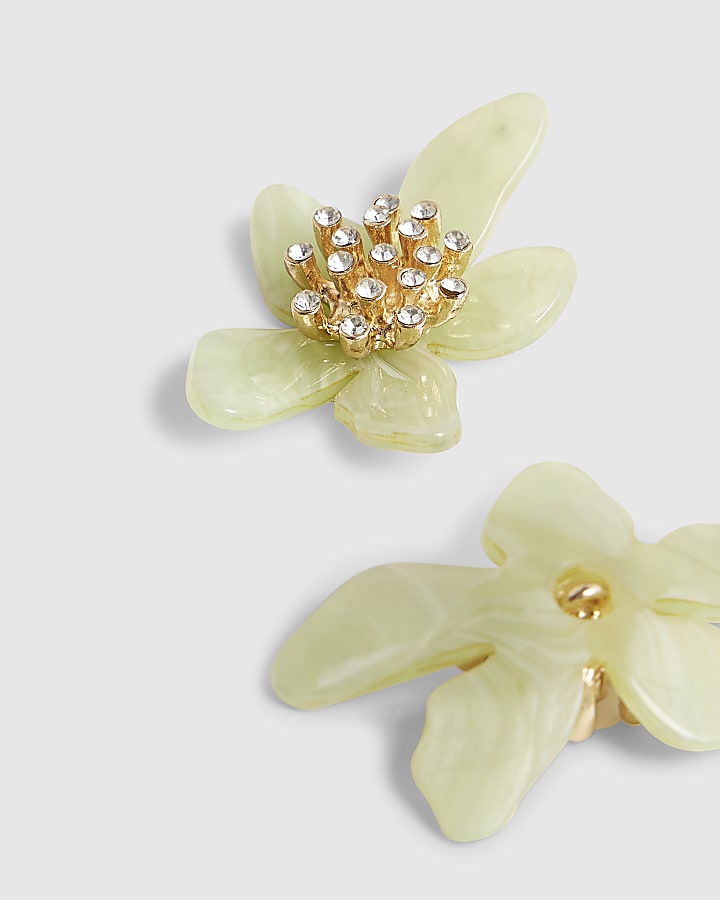 Green flower resin stud earrings